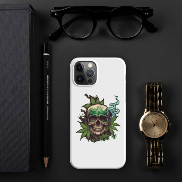 Smoky Skull Highs Snap case for iPhone®