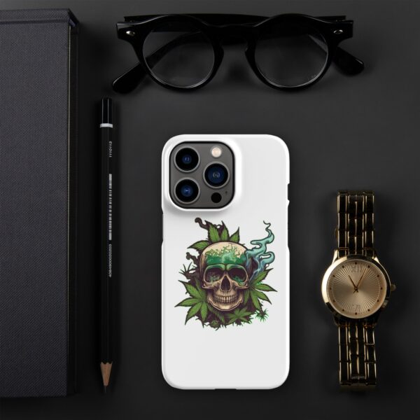 Smoky Skull Highs Snap case for iPhone®