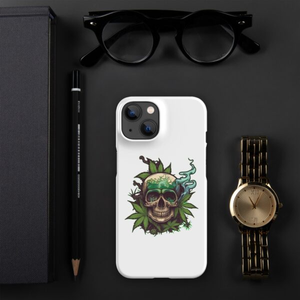 Smoky Skull Highs Snap case for iPhone®