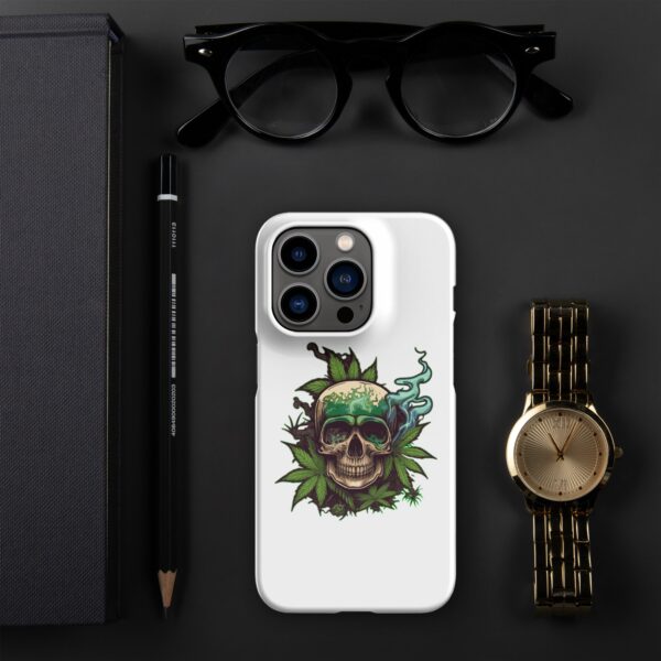 Smoky Skull Highs Snap case for iPhone®