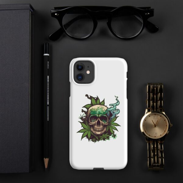 Smoky Skull Highs Snap case for iPhone®