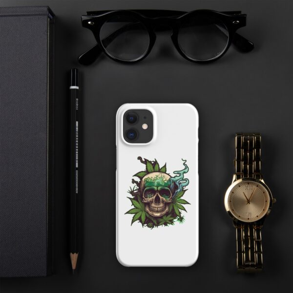 Smoky Skull Highs Snap case for iPhone®