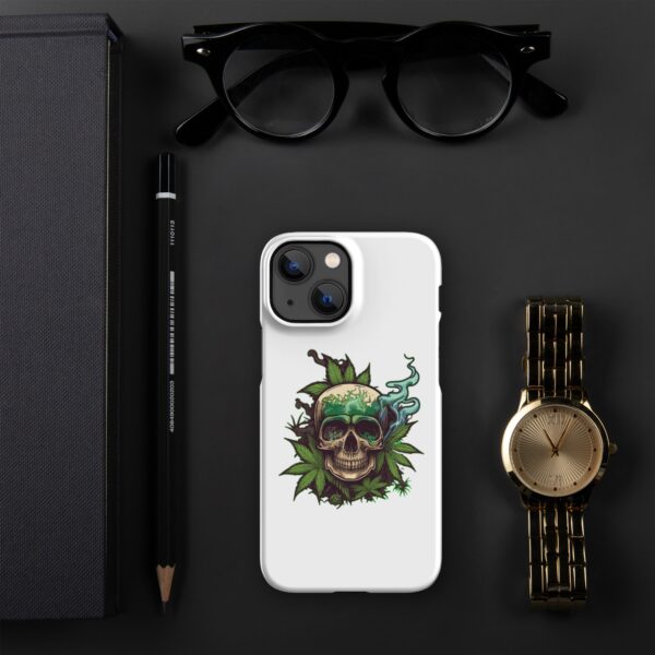 Smoky Skull Highs Snap case for iPhone®