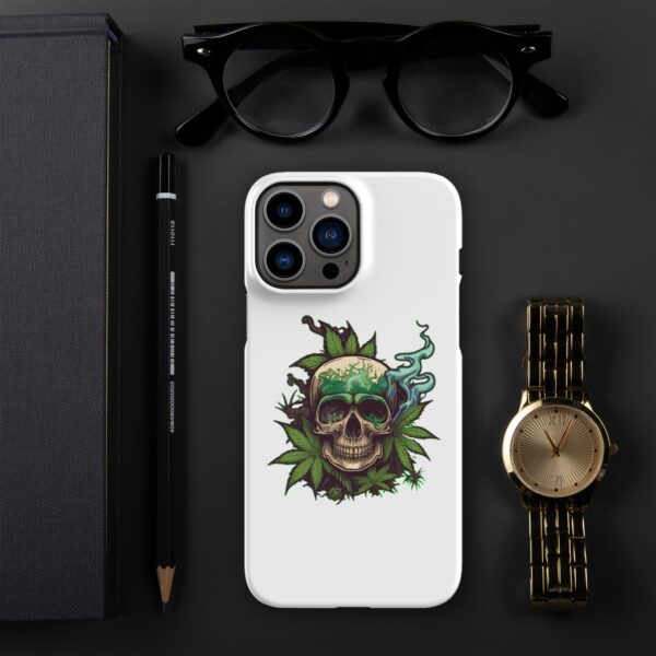 Smoky Skull Highs Snap case for iPhone®