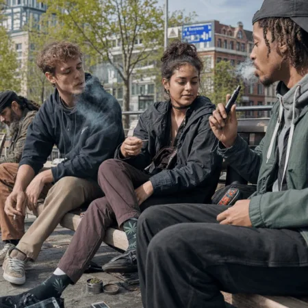 Discover the truth behind cannabis vaping lung risks. Are you aware of the hidden dangers? Unlock facts that could protect your health today.