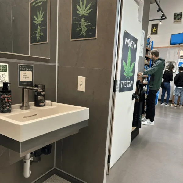 Uncover the truth behind the hidden camera dispensary incident in Worth, IL. Was your visit safe? Get the inside story & see what really happened at Curaleaf.